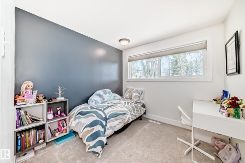 30 Sunnyside Crescent, St. Albert, AB - Indoor Photo Showing Bedroom