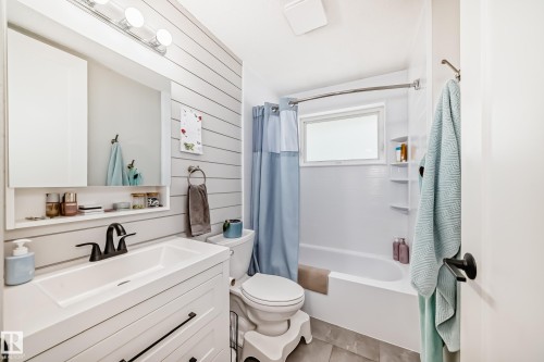30 Sunnyside Crescent, St. Albert, AB - Indoor Photo Showing Bathroom