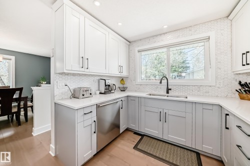 30 Sunnyside Crescent, St. Albert, AB - Indoor Photo Showing Kitchen With Double Sink