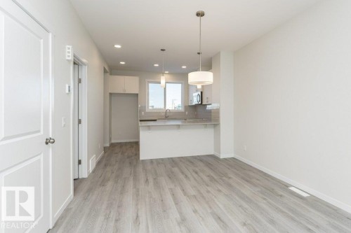 3896 Wren Crescent, Edmonton, AB - Indoor Photo Showing Kitchen