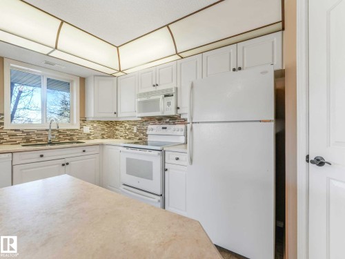 302 6703 172 Street, Edmonton, AB - Indoor Photo Showing Kitchen