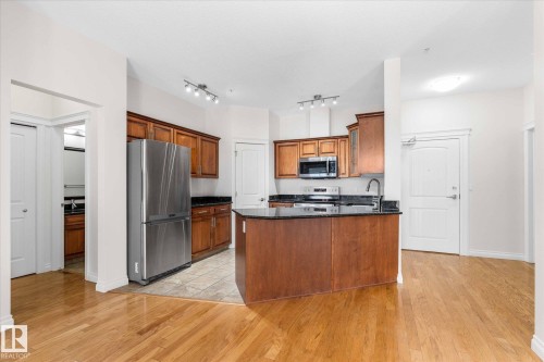 110 5211 50 Street, Stony Plain, AB - Indoor Photo Showing Kitchen