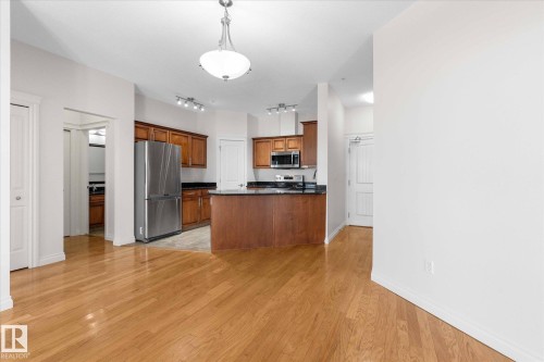 110 5211 50 Street, Stony Plain, AB - Indoor Photo Showing Kitchen