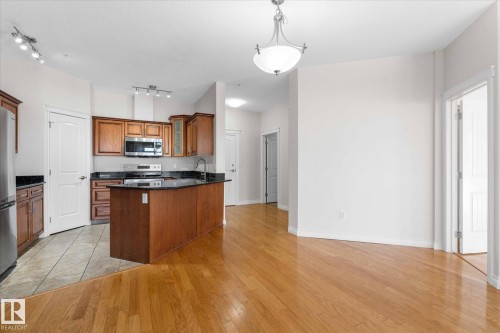 110 5211 50 Street, Stony Plain, AB - Indoor Photo Showing Kitchen
