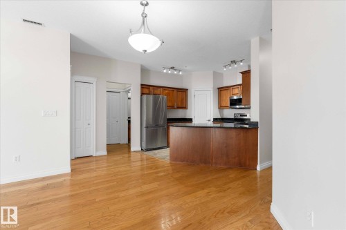 110 5211 50 Street, Stony Plain, AB - Indoor Photo Showing Kitchen