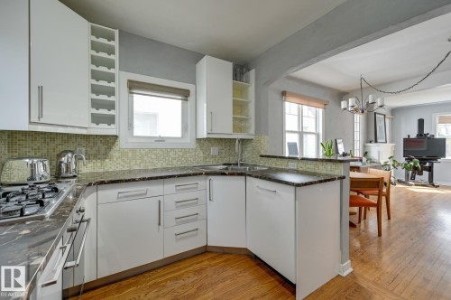 10038 88 Avenue, Edmonton, AB - Indoor Photo Showing Kitchen With Upgraded Kitchen
