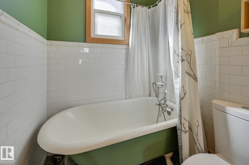 10038 88 Avenue, Edmonton, AB - Indoor Photo Showing Bathroom