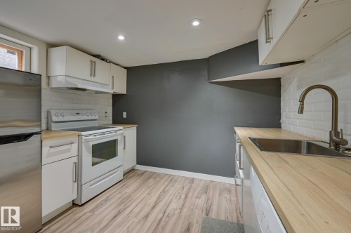 10038 88 Avenue, Edmonton, AB - Indoor Photo Showing Kitchen