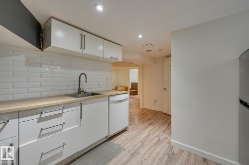 10038 88 Avenue, Edmonton, AB - Indoor Photo Showing Kitchen
