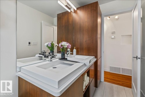 8944 146A Street, Edmonton, AB - Indoor Photo Showing Bathroom