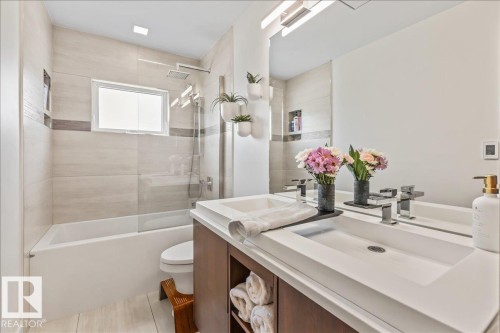 8944 146A Street, Edmonton, AB - Indoor Photo Showing Bathroom