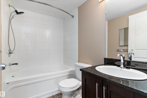 105 111 Watt Common, Edmonton, AB - Indoor Photo Showing Bathroom