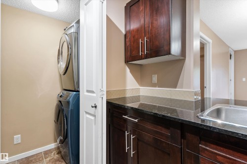 105 111 Watt Common, Edmonton, AB - Indoor Photo Showing Laundry Room
