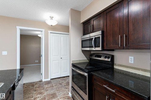 105 111 Watt Common, Edmonton, AB - Indoor Photo Showing Kitchen