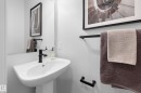 5641 Hawthorn Way, Edmonton, AB  - Indoor Photo Showing Bathroom 