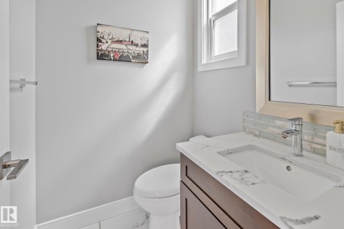 9855 79 Avenue, Edmonton, AB - Indoor Photo Showing Bathroom