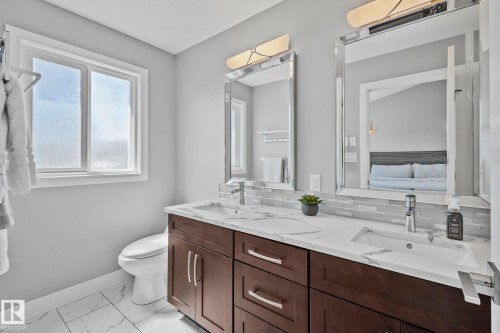 9855 79 Avenue, Edmonton, AB - Indoor Photo Showing Bathroom
