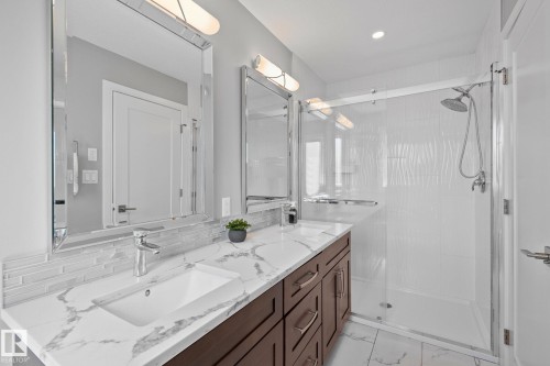 9855 79 Avenue, Edmonton, AB - Indoor Photo Showing Bathroom