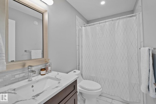 9855 79 Avenue, Edmonton, AB - Indoor Photo Showing Bathroom