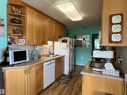 303 4004 47 Street, Drayton Valley, AB - Indoor Photo Showing Kitchen With Double Sink