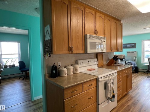 303 4004 47 Street, Drayton Valley, AB - Indoor Photo Showing Kitchen