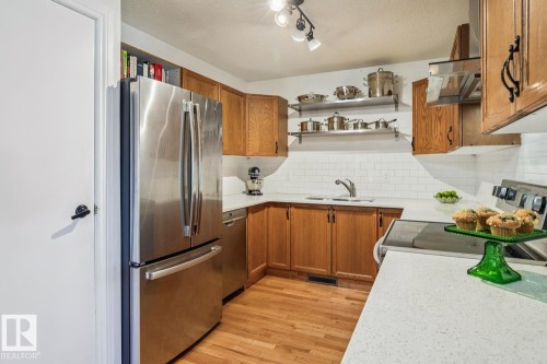 7531 137A Avenue, Edmonton, AB - Indoor Photo Showing Kitchen
