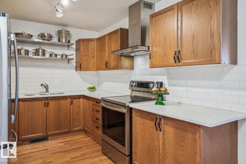 7531 137A Avenue, Edmonton, AB - Indoor Photo Showing Kitchen