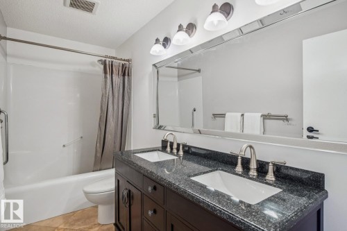 7531 137A Avenue, Edmonton, AB - Indoor Photo Showing Bathroom