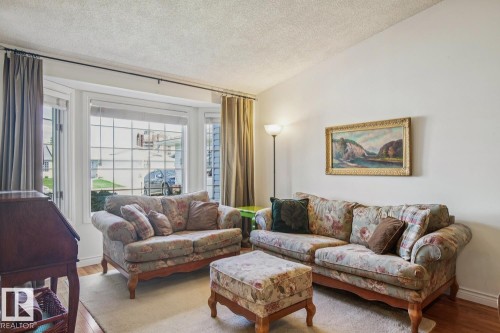7531 137A Avenue, Edmonton, AB - Indoor Photo Showing Living Room
