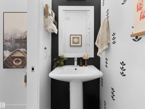3608 8 Avenue, Edmonton, AB - Indoor Photo Showing Bathroom