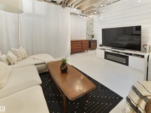 3608 8 Avenue, Edmonton, AB - Indoor