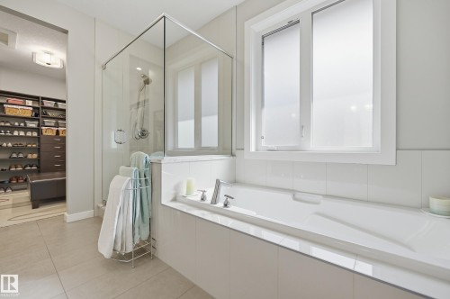 60 Lacombe Drive, St. Albert, AB - Indoor Photo Showing Bathroom