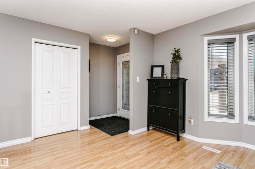 1044 106 Street, Edmonton, AB - Indoor