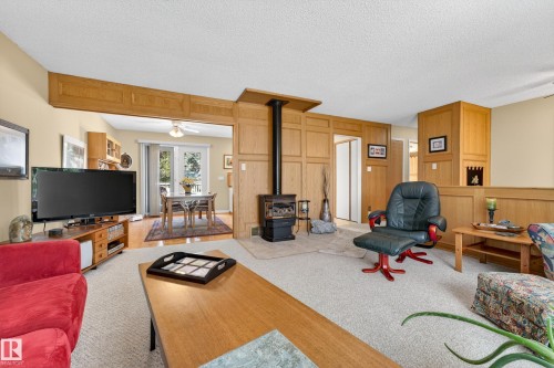 70 Flagstone Crescent, St. Albert, AB - Indoor Photo Showing Living Room