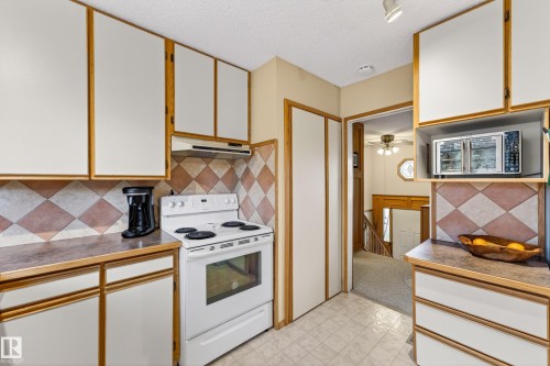 70 Flagstone Crescent, St. Albert, AB - Indoor Photo Showing Kitchen