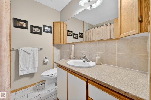70 Flagstone Crescent, St. Albert, AB - Indoor Photo Showing Bathroom