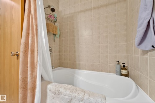 70 Flagstone Crescent, St. Albert, AB - Indoor Photo Showing Bathroom