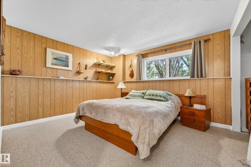 70 Flagstone Crescent, St. Albert, AB - Indoor Photo Showing Bedroom