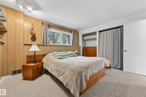 70 Flagstone Crescent, St. Albert, AB - Indoor Photo Showing Bedroom