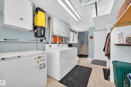 70 Flagstone Crescent, St. Albert, AB - Indoor Photo Showing Laundry Room