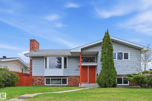 Split-level residence featuring a light blue siding exterior and a red brick lower facade - 13903 87 Street, Edmonton, AB - Outdoor