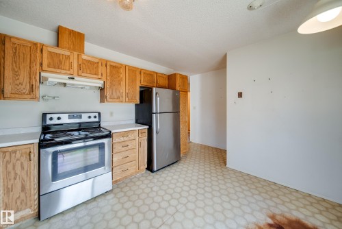 1030 106 Street, Edmonton, AB - Indoor Photo Showing Kitchen