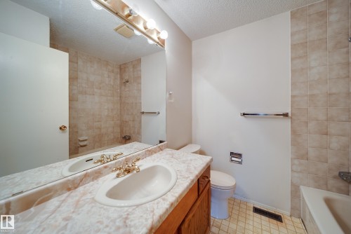 1030 106 Street, Edmonton, AB - Indoor Photo Showing Bathroom