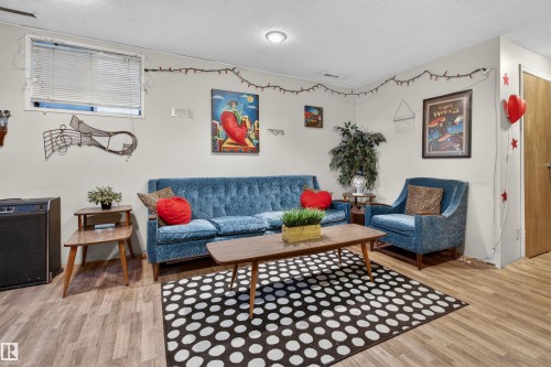 6402 106 Street Nw, Edmonton, AB - Indoor Photo Showing Living Room