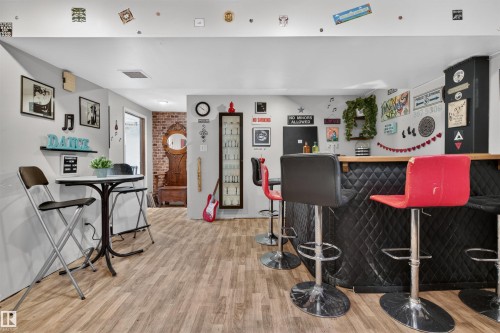 6402 106 Street Nw, Edmonton, AB - Indoor