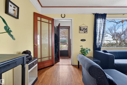 6402 106 Street Nw, Edmonton, AB - Indoor