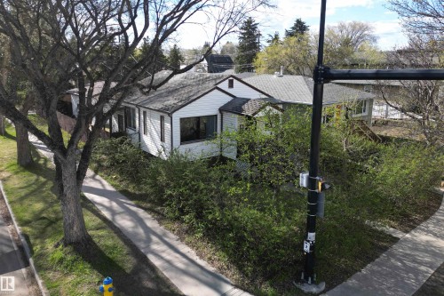 6402 106 Street Nw, Edmonton, AB - Outdoor
