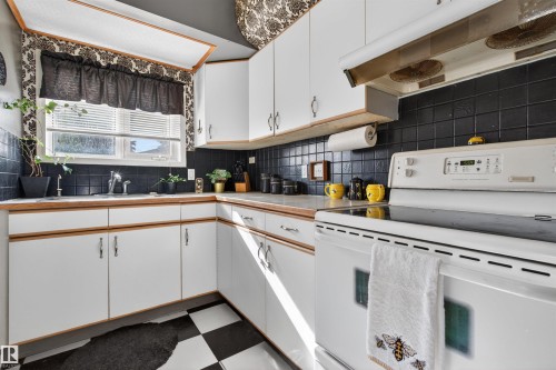 6402 106 Street Nw, Edmonton, AB - Indoor Photo Showing Kitchen