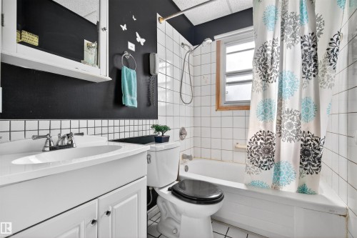 6402 106 Street Nw, Edmonton, AB - Indoor Photo Showing Bathroom