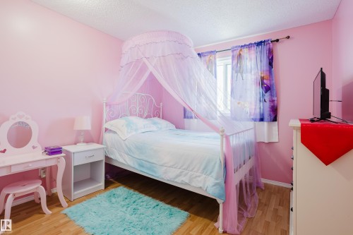 6 Kiniski Crescent, Edmonton, AB - Indoor Photo Showing Bedroom